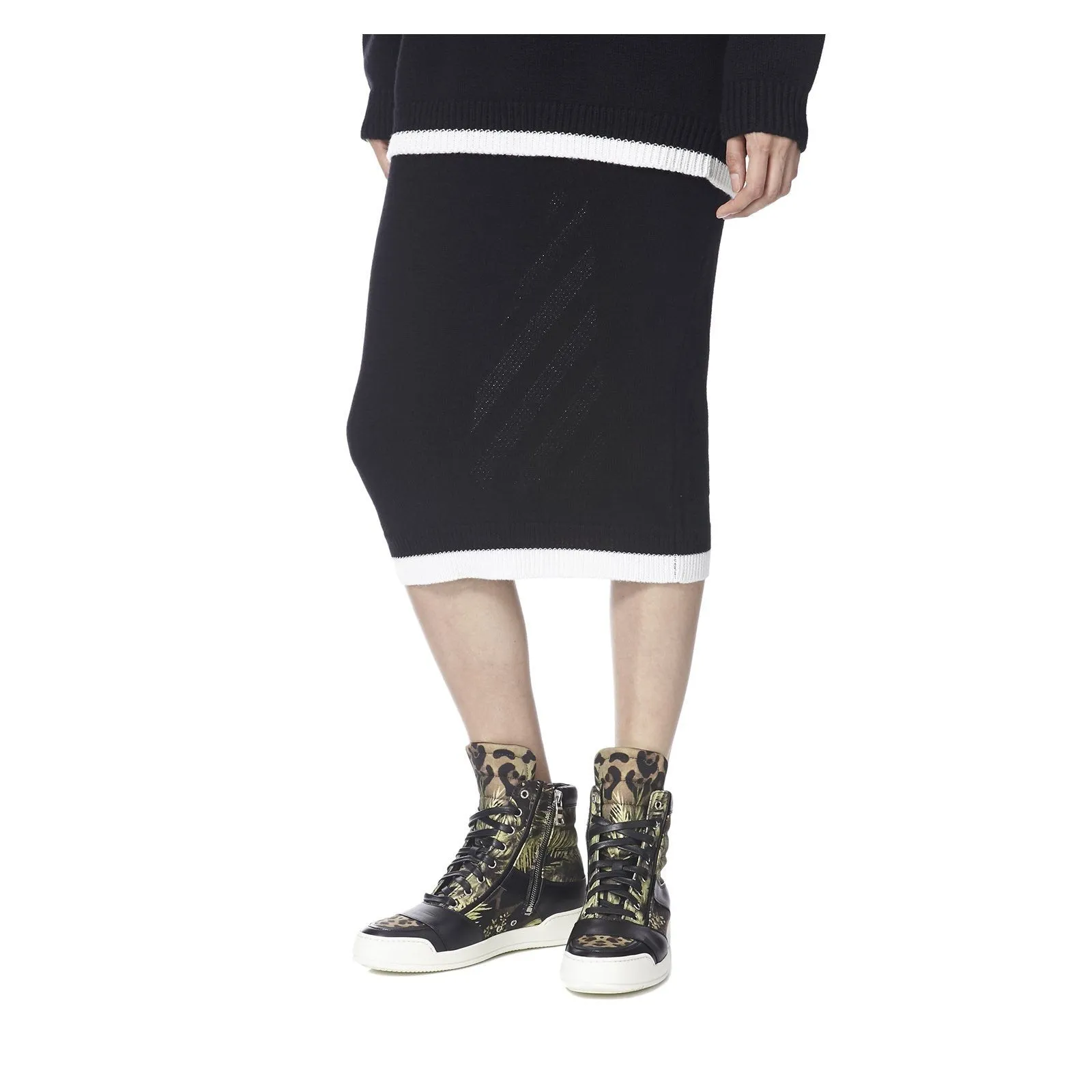 HOLED DIAGONALS BLACK KNITTED SKIRT